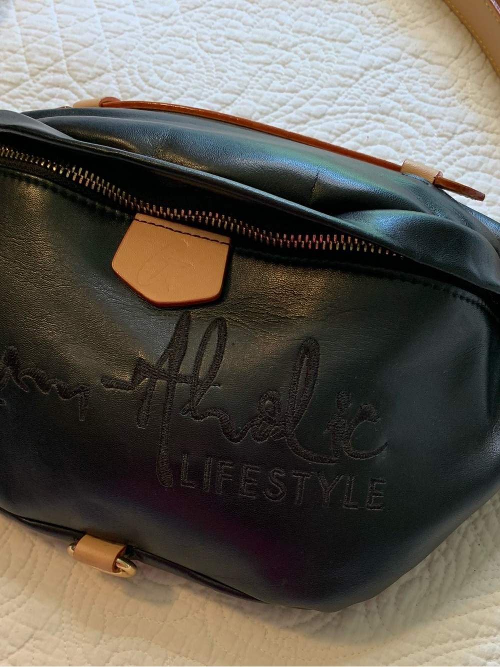 Glam-Aholic Lifestyle Signature Logo Fanny Pack in Black